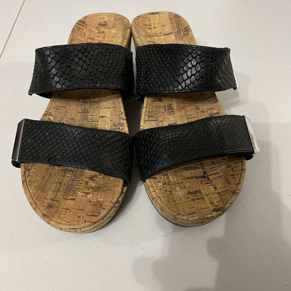 Vanic women’s wedge sandals, size 8 black cork look￼